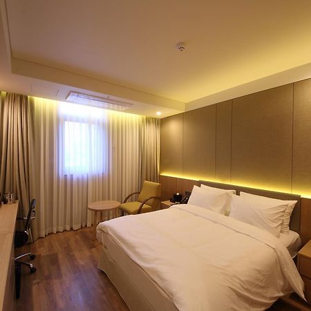 Benikea The H Hotel Hwaseong Extérieur photo