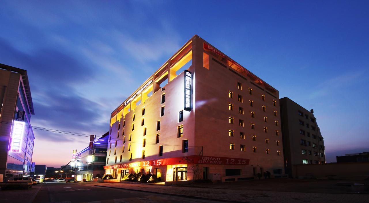Benikea The H Hotel Hwaseong Extérieur photo